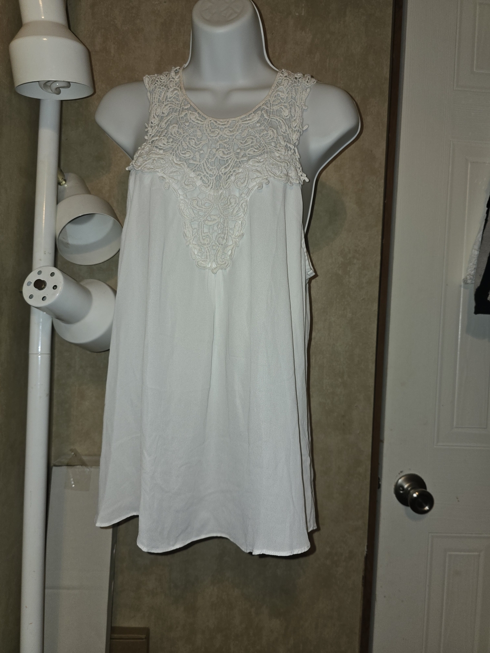 mine White Lace Yoke Sleeveless Chemise
